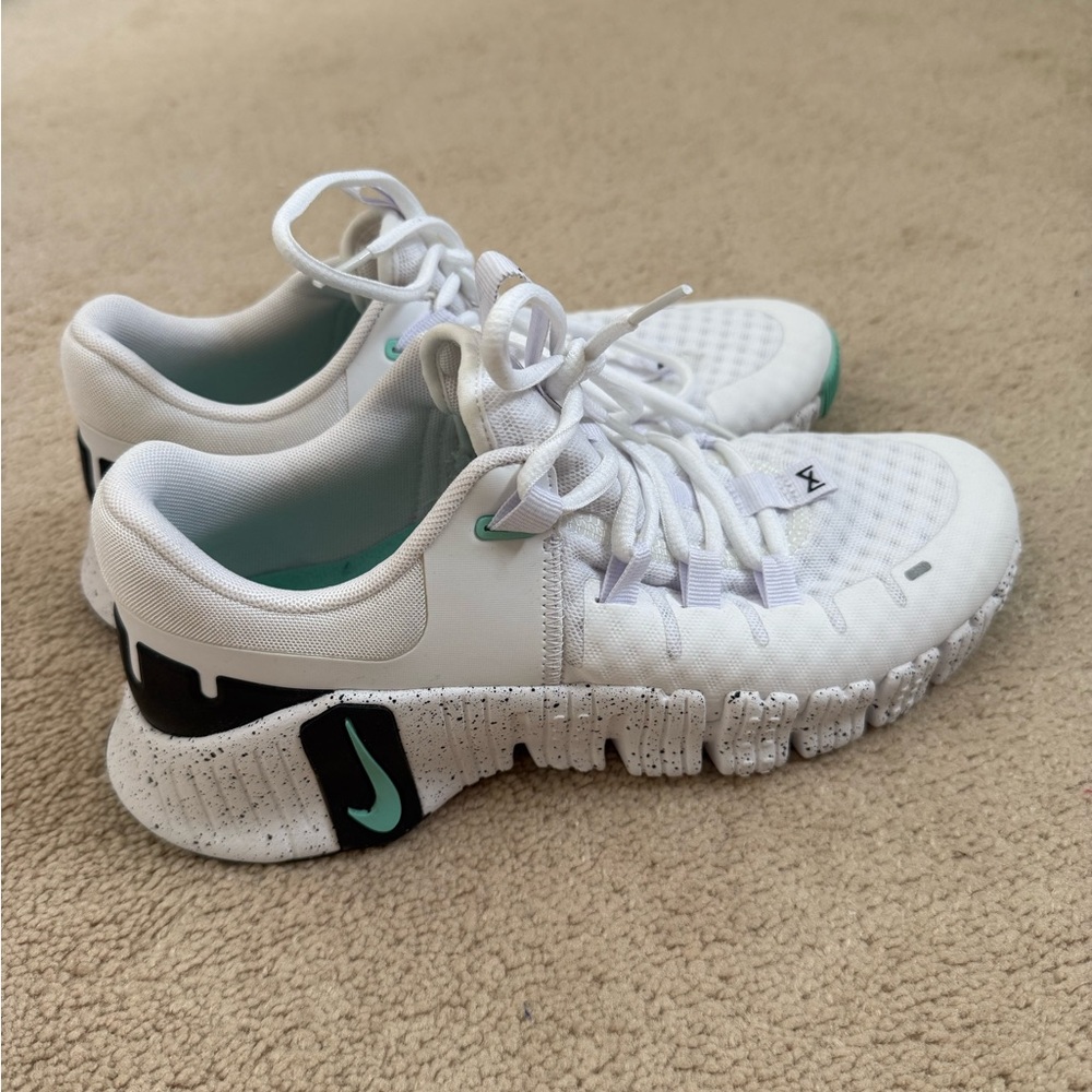 NEW Nike White and Teal Athletic Shoes